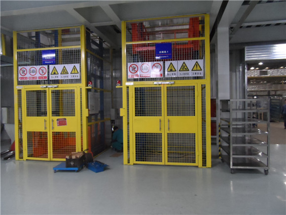 宁波现代化车间安装的导轨式升降机